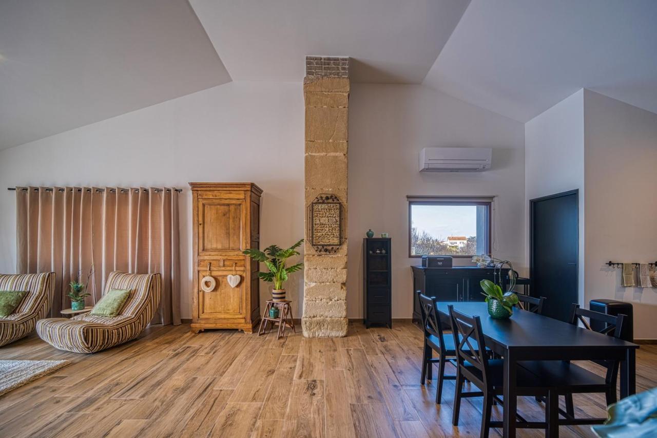 Le Vieux Platane Villa Malissard Bagian luar foto